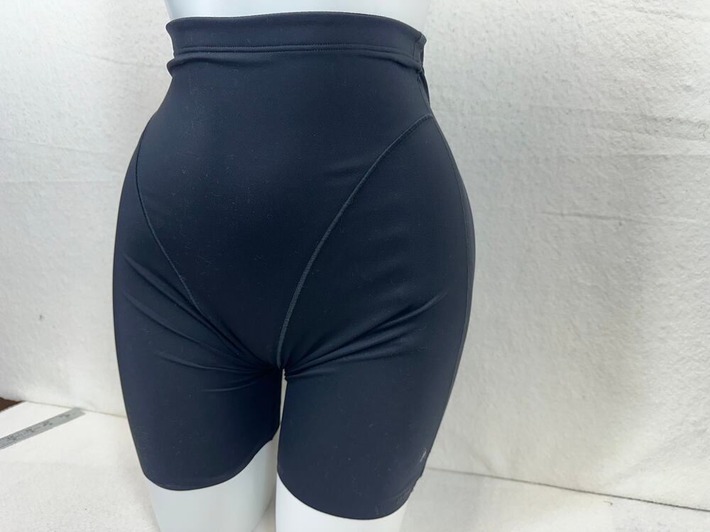 SKIMS Butt and Hip Enhancing Mid-Thigh Short SZ M